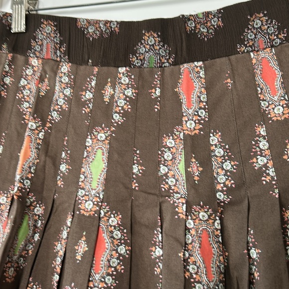 Gianni Bini Pin-tucked Pleated Brown & Orange Print Pull-on Skirt w Mesh Hem - Picture 8 of 11